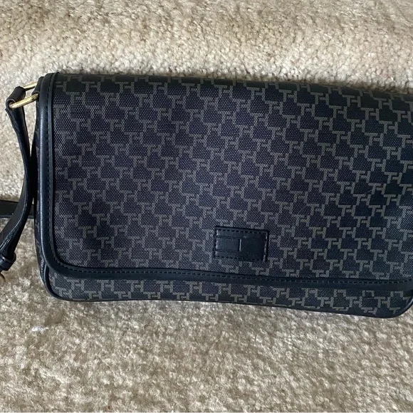 Tommy Hilfiger 9 1/2”x7” black handbag purse - Picture 3 of 10
